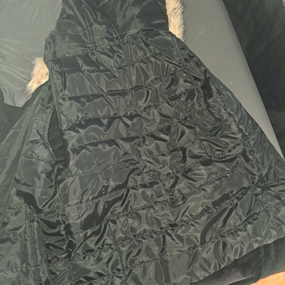 vest  w/hood with faux fur trim - Picture 3 of 4